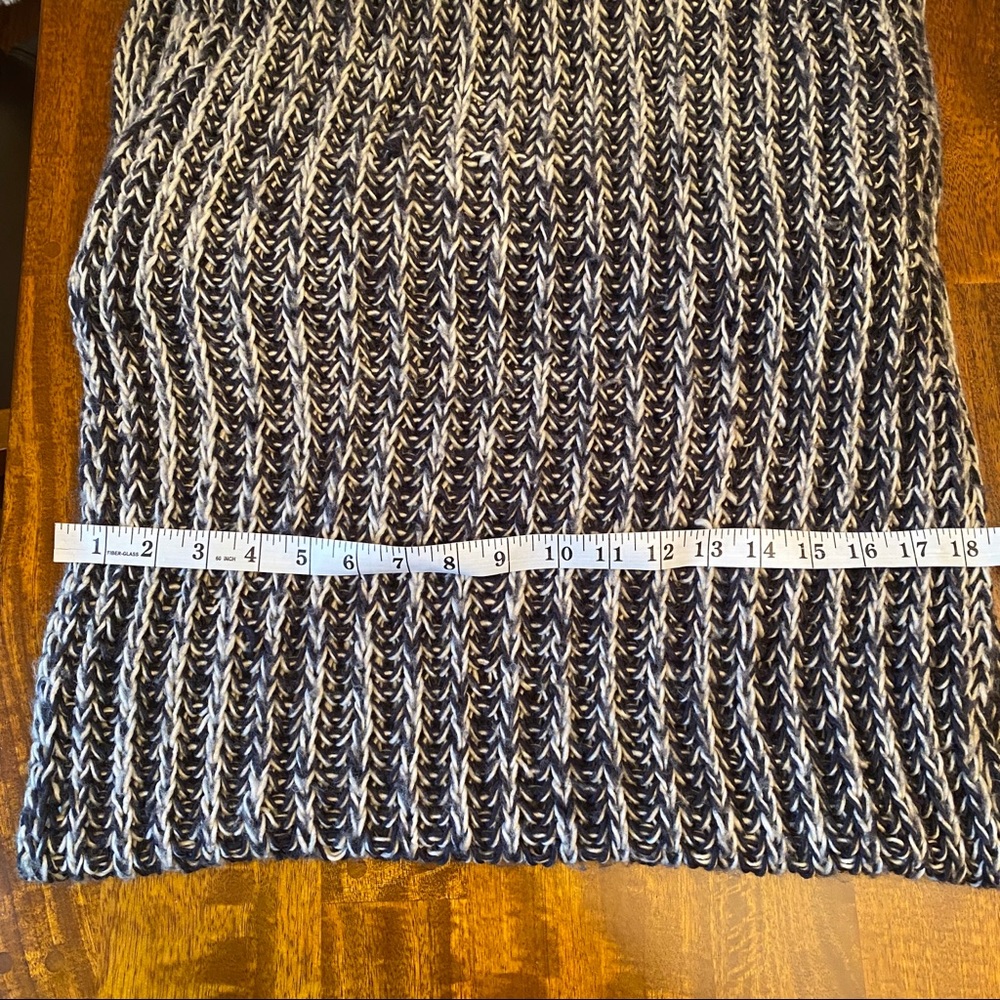 Chunky Knit Infinity Scarf - Picture 5 of 6